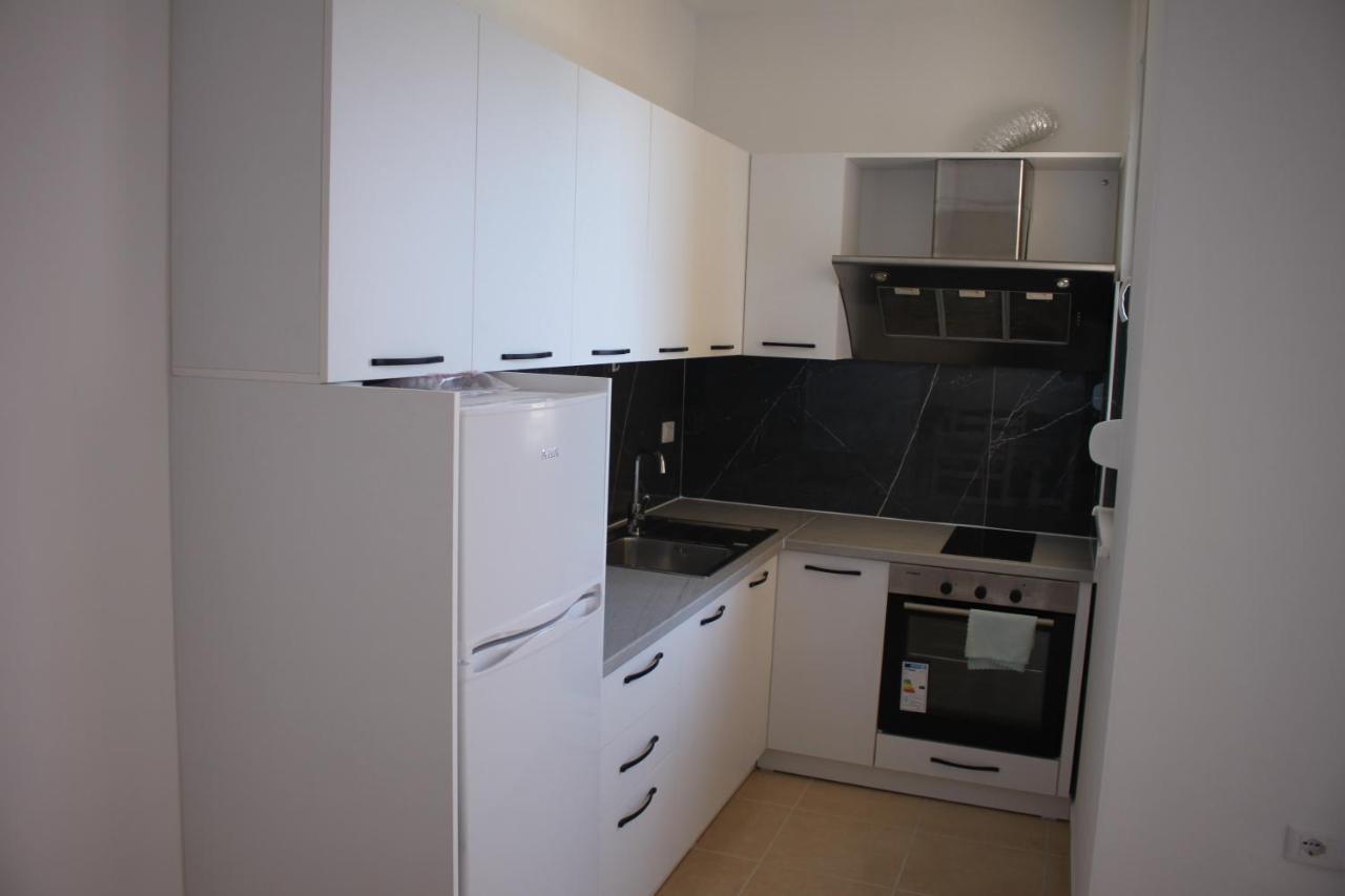Everest Apartments Shengjin Exterior photo